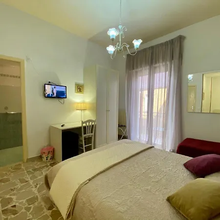 Night & Day Bed & Breakfast 3*