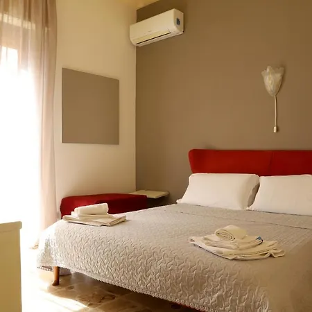 לינה וארוחת בוקר Night & Day רגוזה