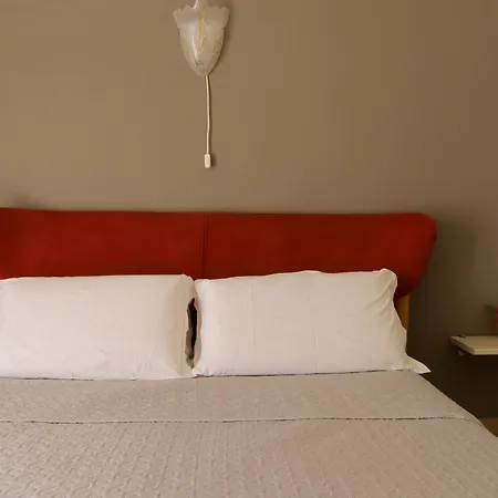 Night & Day לינה וארוחת בוקר 4*