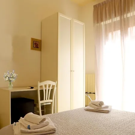 לינה וארוחת בוקר Night & Day