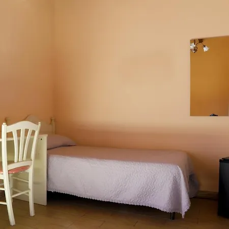 לינה וארוחת בוקר Night & Day רגוזה