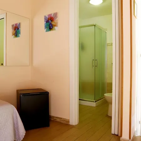 לינה וארוחת בוקר Night & Day