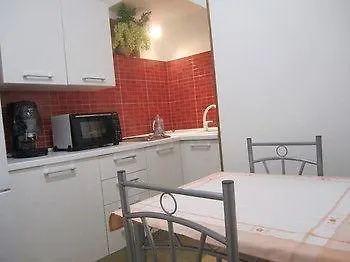 לינה וארוחת בוקר Night & Day רגוזה